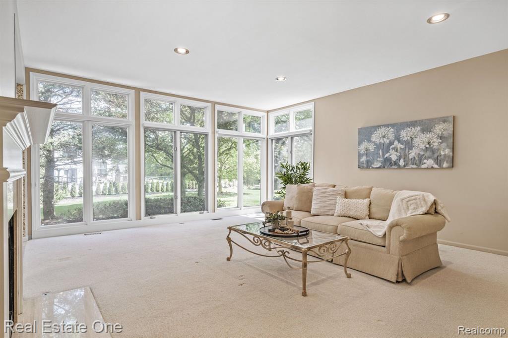 4458 HYCLIFFE Drive, Troy, MI 48098 — Photo 17