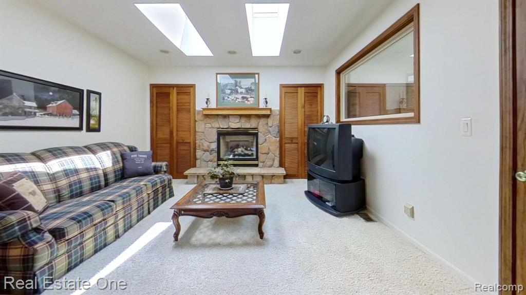 1938 Beverly Street, Sylvan Lake, MI 48320 — Photo 23
