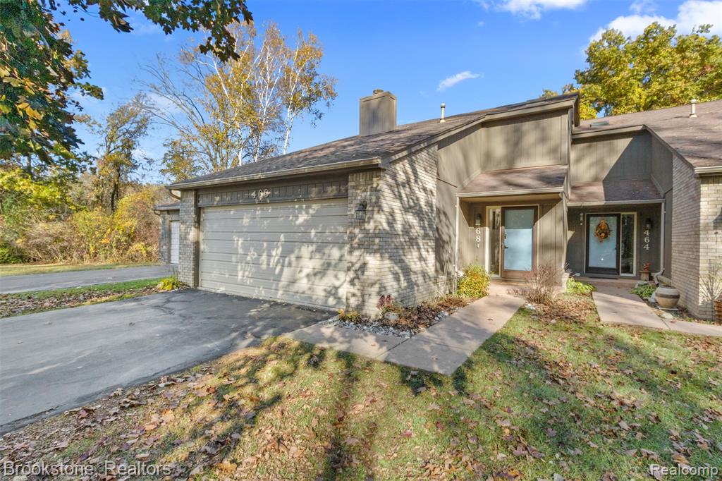 468 Woodstone Road, Waterford, MI 48327 — front exterior