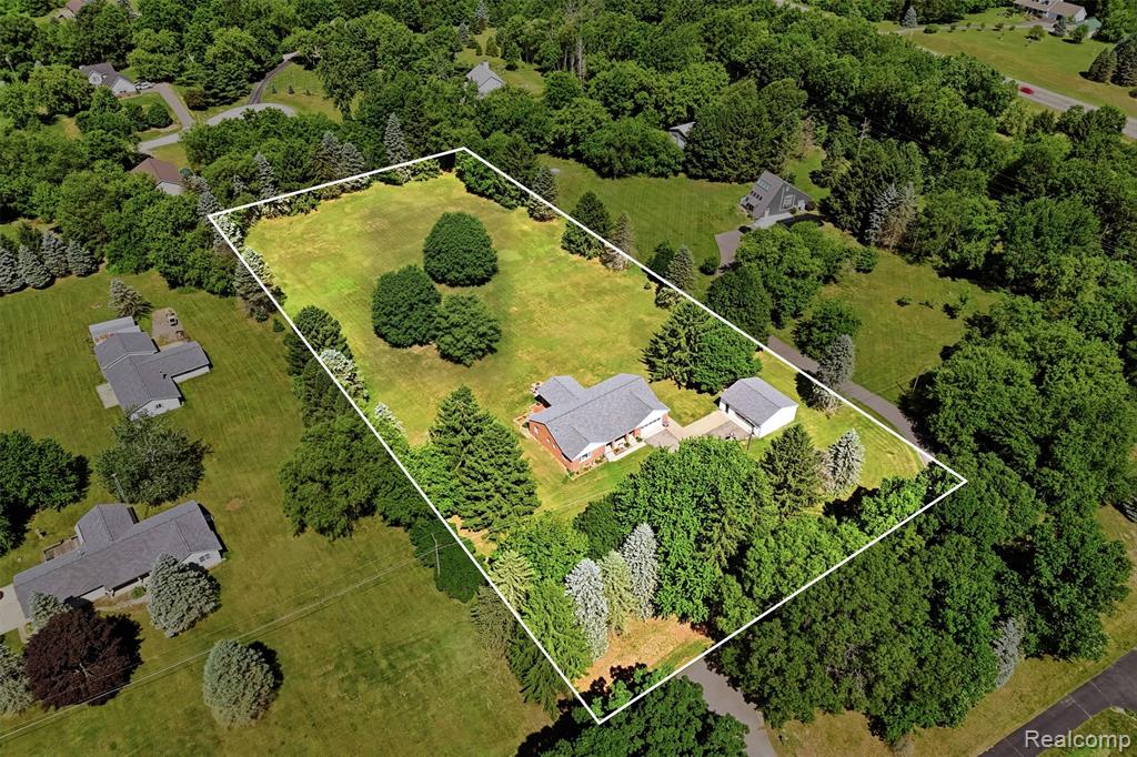 3843 Hooker Road, Pinckney, MI 48169 — Photo 32