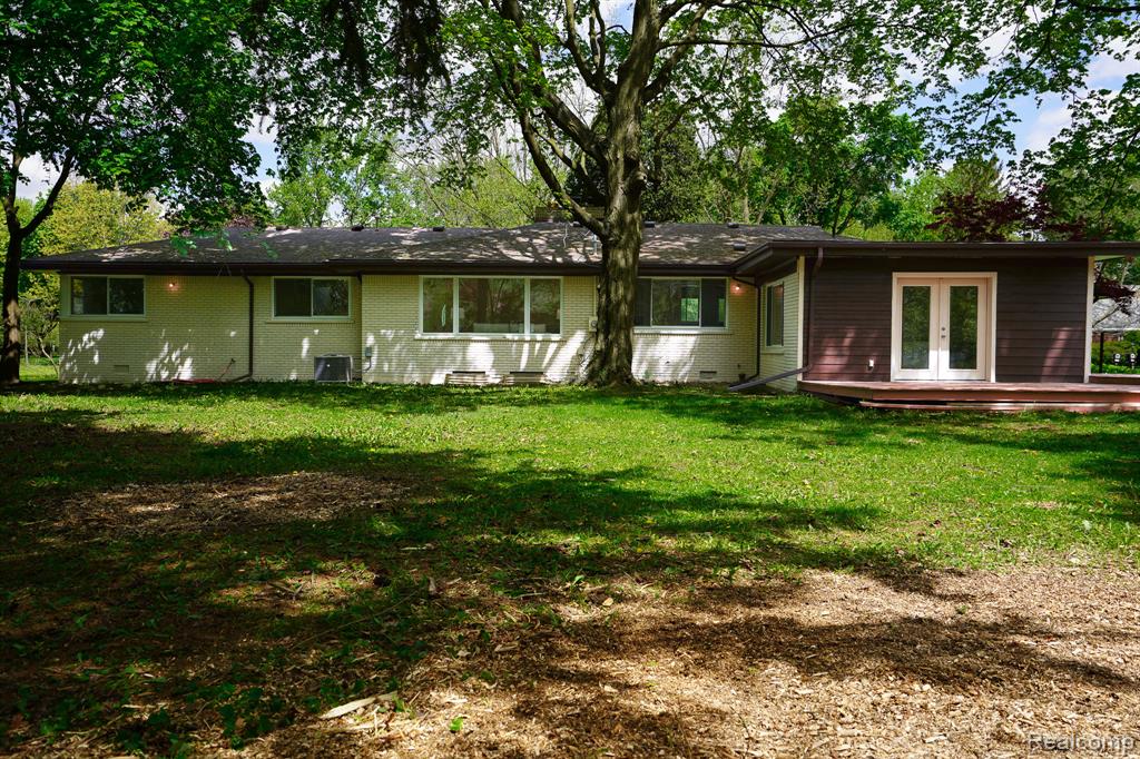 19041 Bungalow Drive, Lathrup Village, MI 48076 — Photo 4