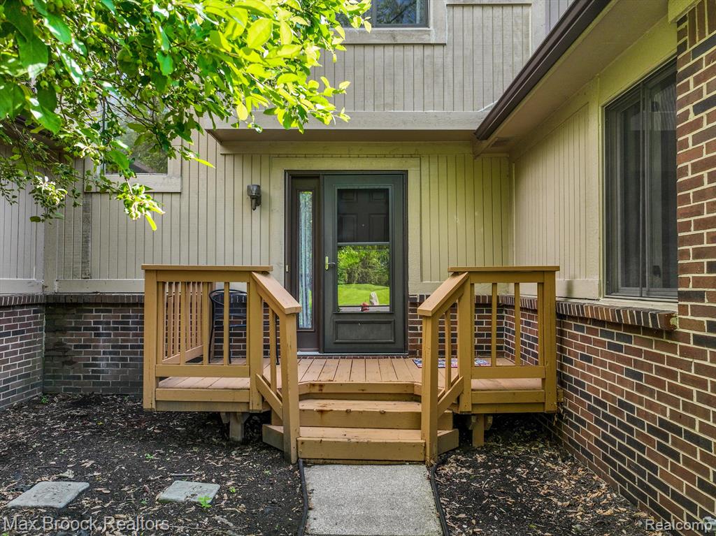 6257 GATEWOOD, West Bloomfield, MI — Photo 2