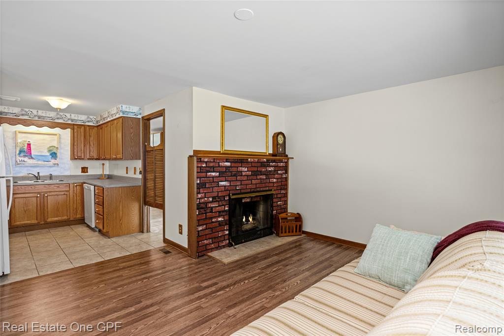 5871 Manor Drive, Fort Gratiot, MI 48059 — Photo 11