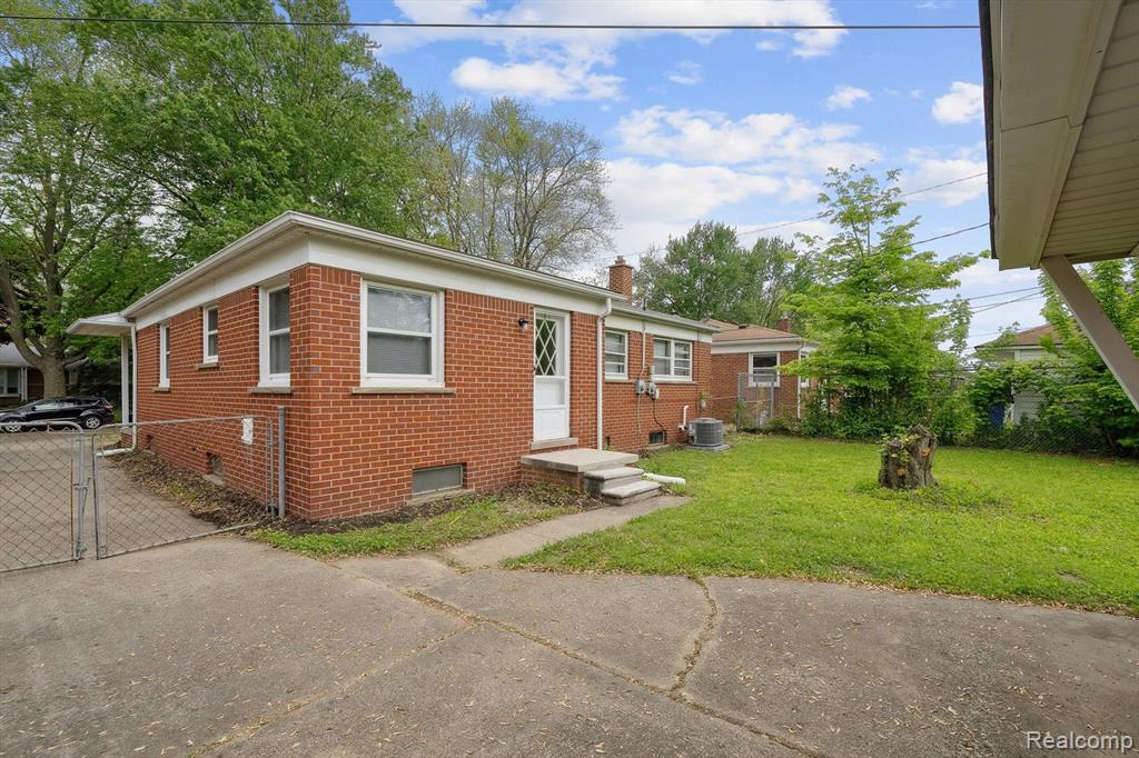 8356 GLENGARY Street, Dearborn Heights, MI 48127 — Photo 22