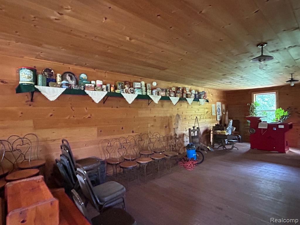 10470 N Rushton Road, South Lyon, MI 48178 — Photo 16