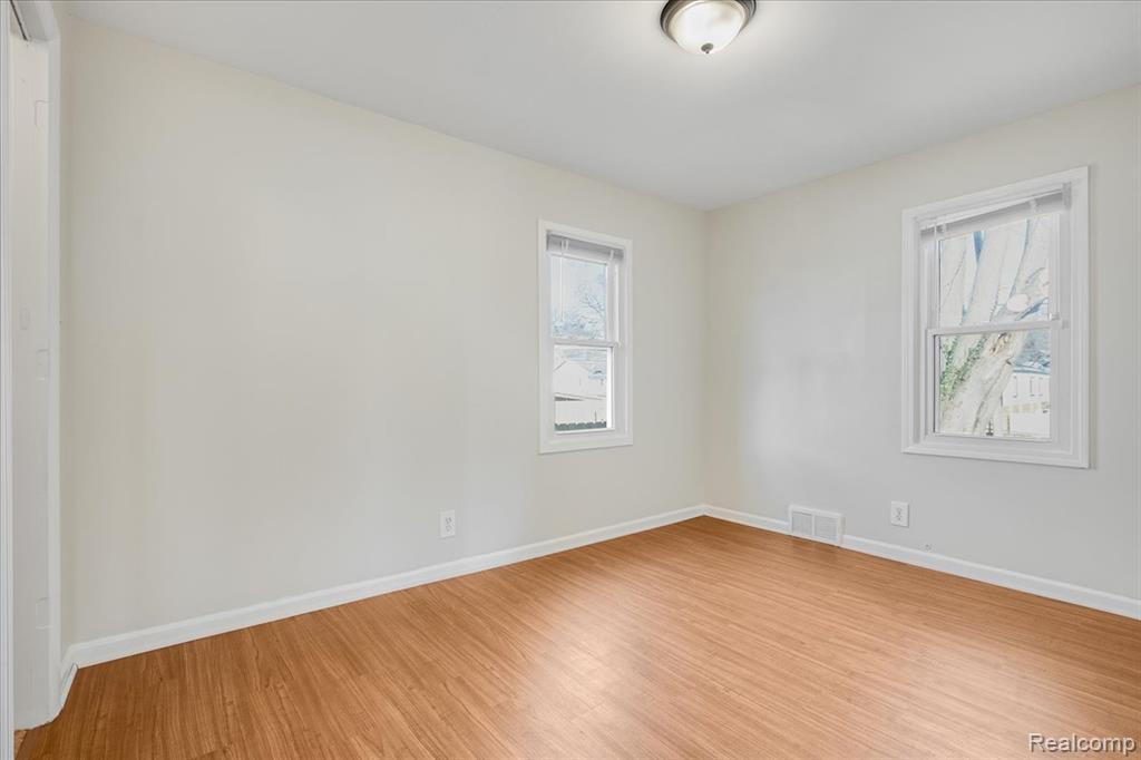 60 W Harry Avenue, Hazel Park, MI 48030 — Photo 12