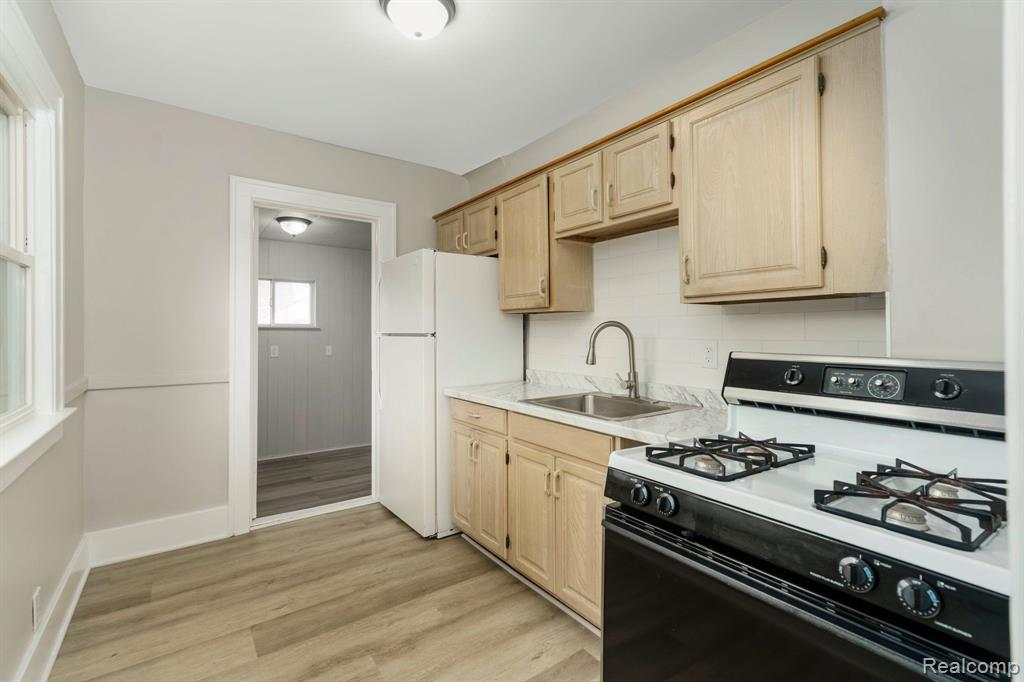 5484 MIDDLESEX Street, Dearborn, MI 48126 — Photo 16