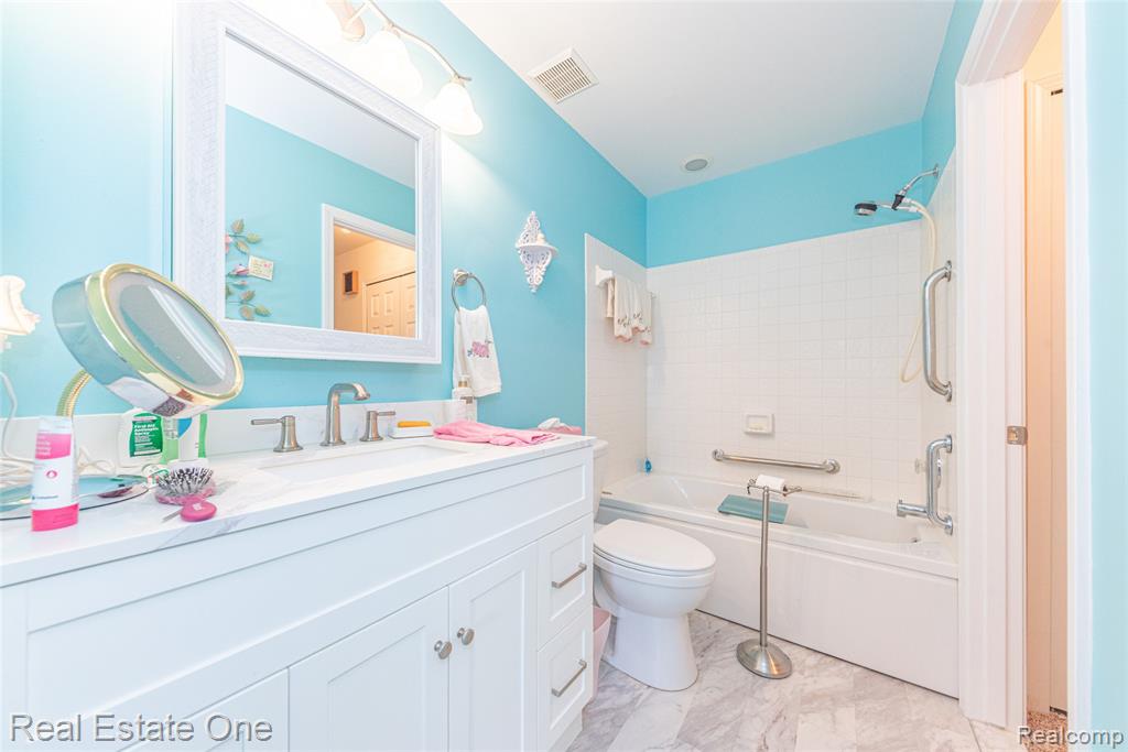 754 Challenging Trail, South Lyon, MI 48178 — Photo 15