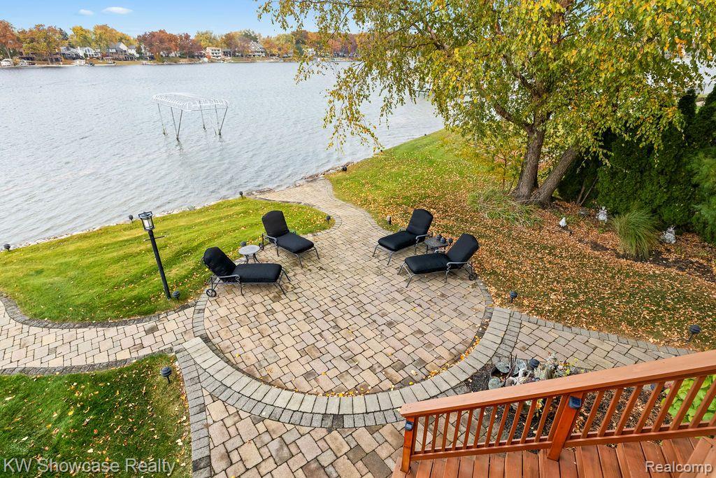 8579 PINE COVE Drive, Commerce Twp, MI 48382 — Photo 14