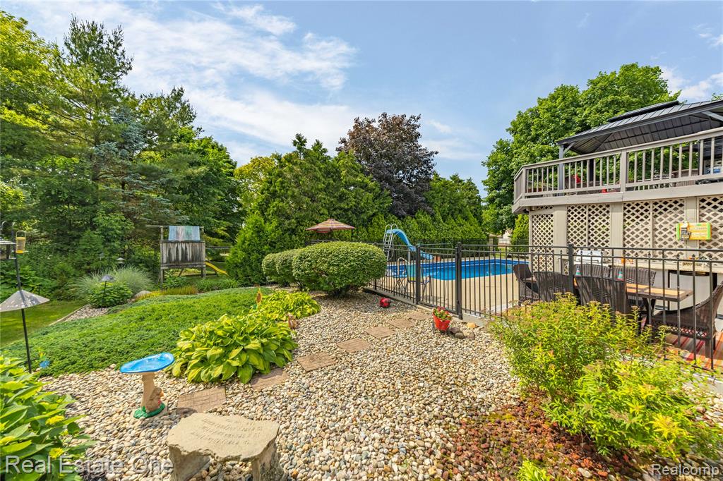 8736 El Dorado Drive, White Lake, MI — Photo 46
