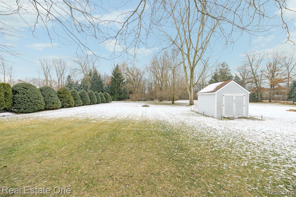 4083 W MAPLE Road, Wixom, MI 48393 — Photo 47