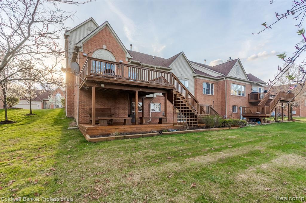 26270 VALHALLA Drive, Farmington Hills, MI 48331 — Photo 38