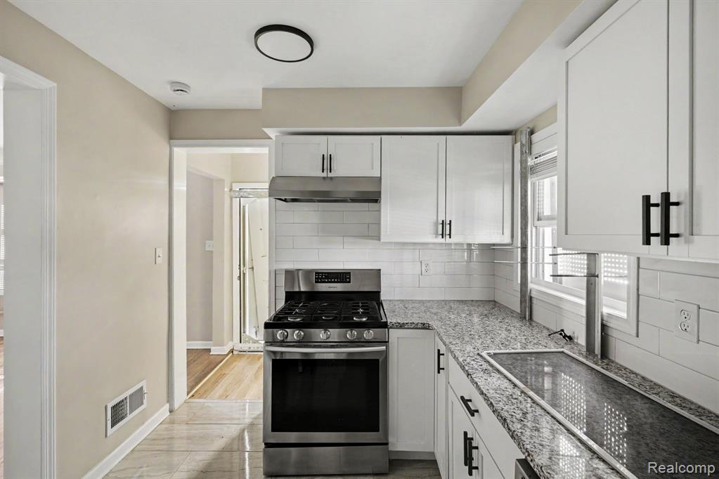 20201 GRANDVILLE Avenue, Detroit, MI 48219 — Photo 12