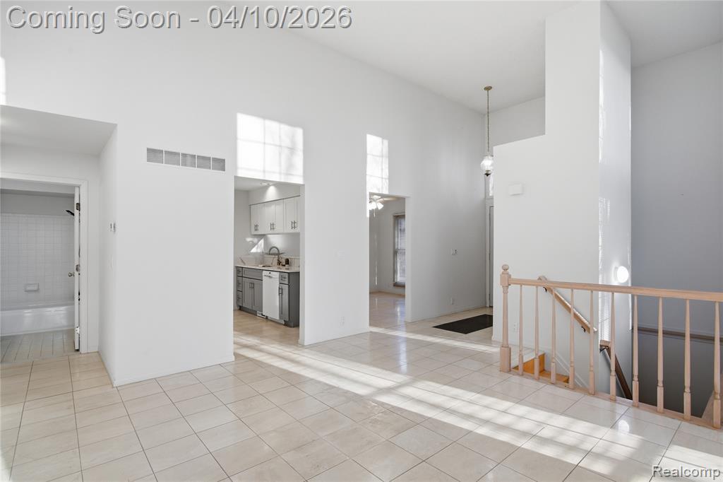 5351 Royal Vale Lane, Dearborn, MI 48126 — Photo 10