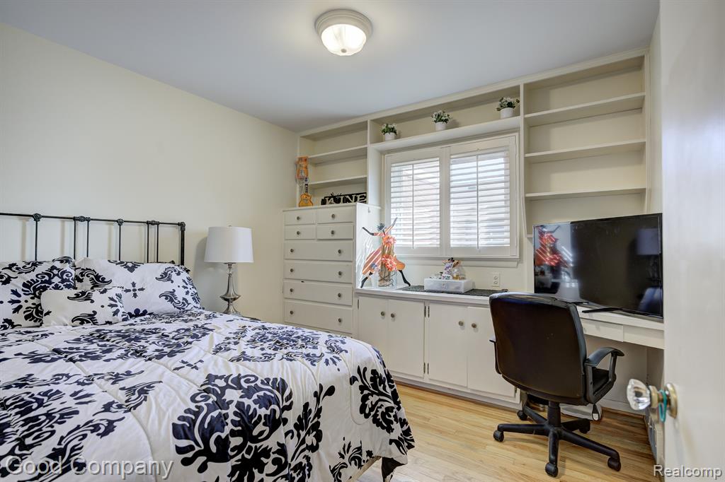 705 BUTTERNUT Avenue, Royal Oak, MI 48073 — Photo 16