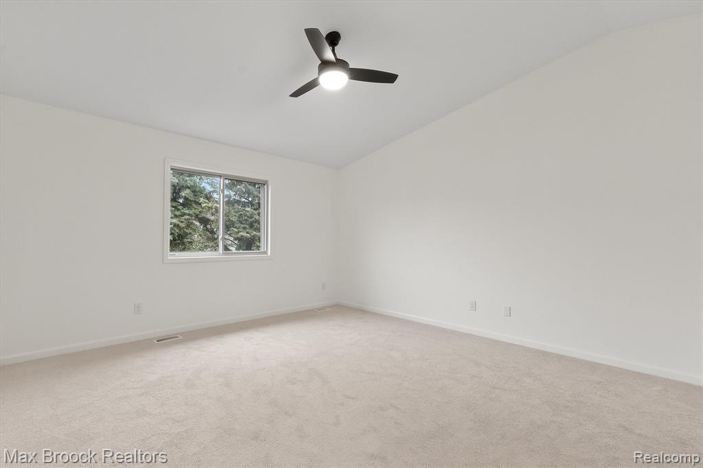 24530 Pineview Street, Oak Park, MI 48237 — Photo 22