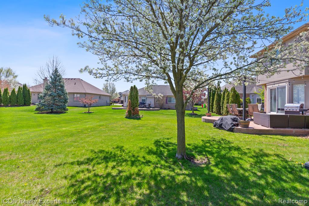 51874 EMIL Drive, Macomb, MI 48042 — Photo 43