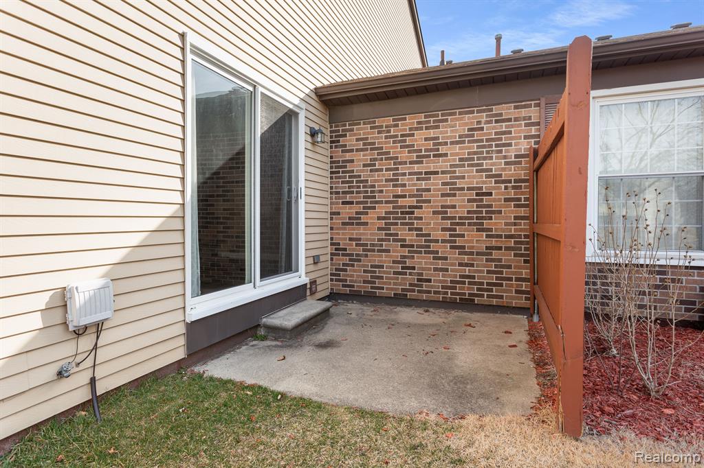 42562 SARATOGA Road, Canton, MI 48187 — Photo 14