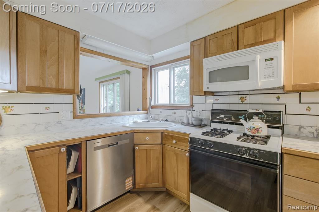 5511 Wright Drive, Troy, MI 48098 — Photo 13