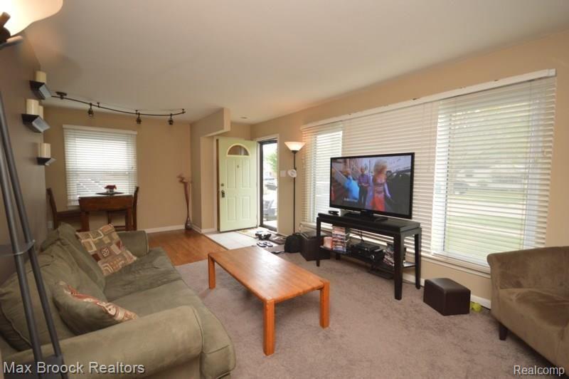 812 S MANITOU, Clawson, MI — Photo 2