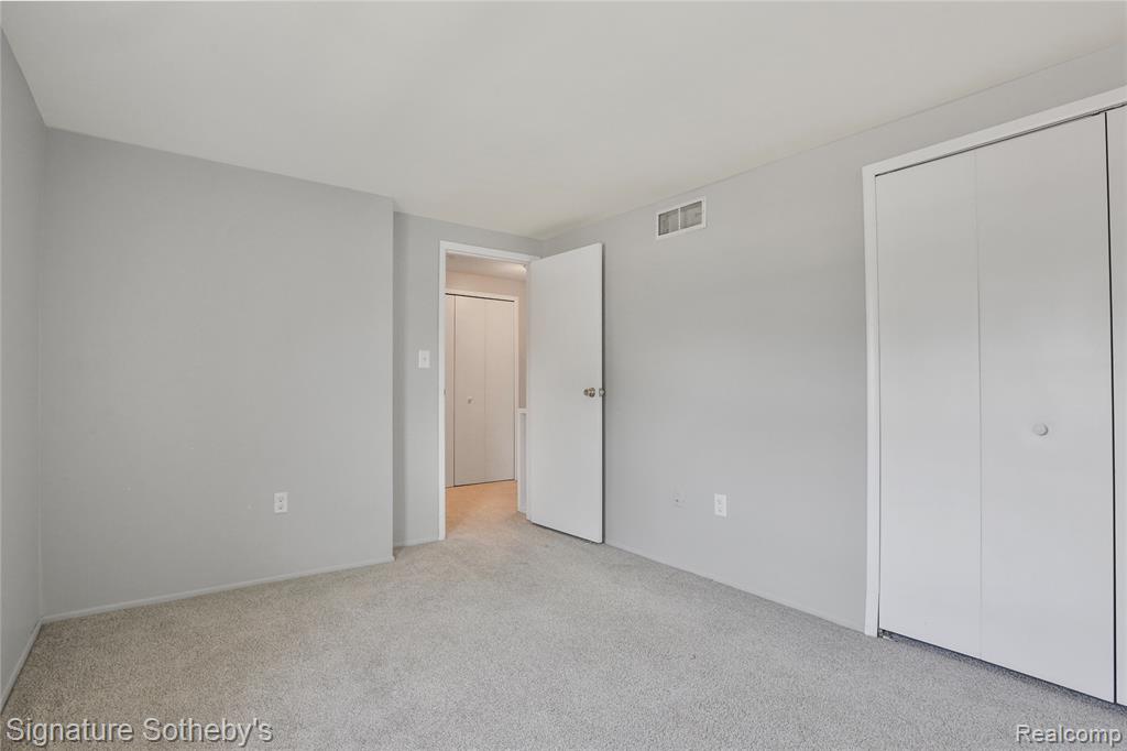 5025 Crooks Road, 42, Royal Oak, MI 48073 — Photo 10