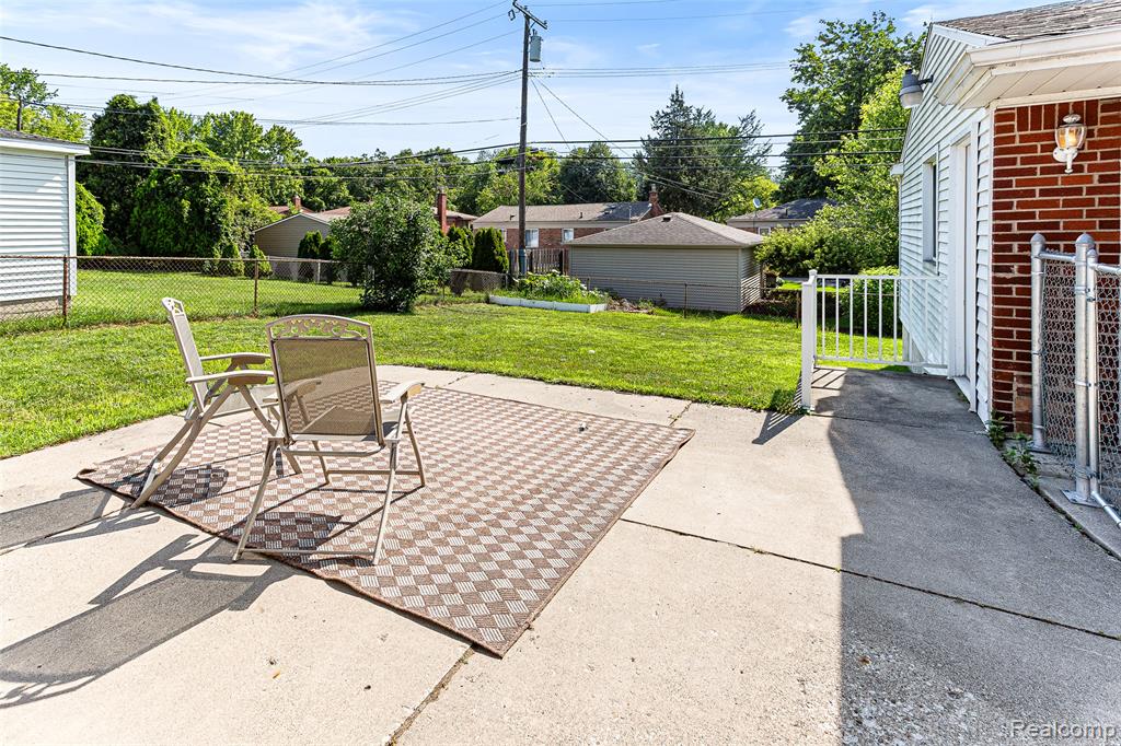 23020 Farmington Road, Farmington, MI 48336 — Photo 38