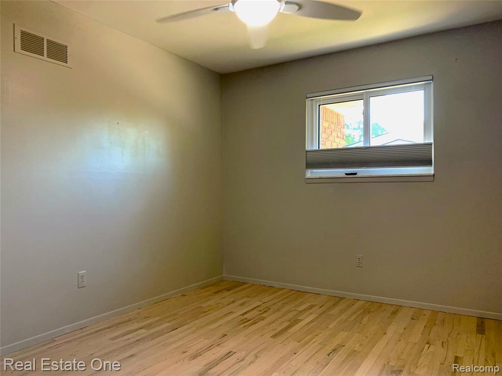 5051 FALMOUTH Drive, Troy, MI 48085 — Photo 21