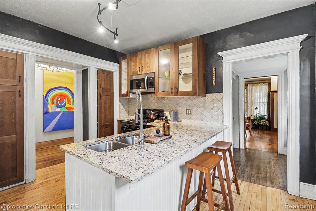 80 Glynn Court, Detroit, MI 48202 — Photo 9