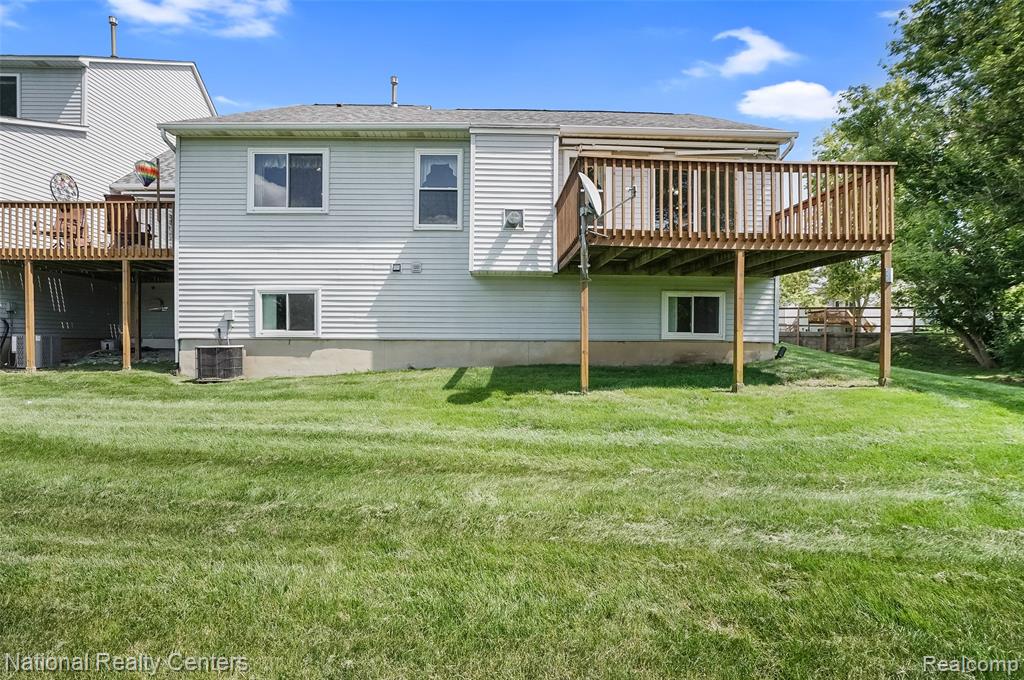 865 Challenging Trail, South Lyon, MI 48178 — Photo 24