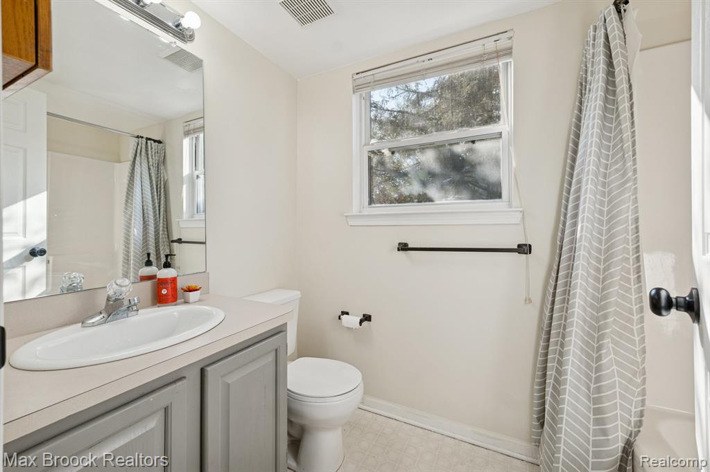 758 Huntclub Boulevard, Auburn Hills, MI 48326 — Photo 28