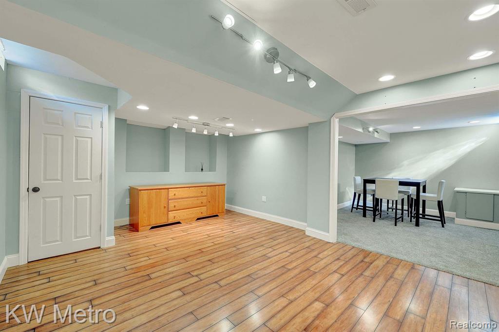 8590 BARRINGTON Drive, Ypsilanti, MI 48198 — Photo 47
