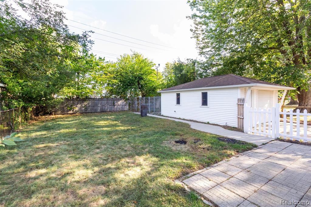 8235 Mackay Court, Utica, MI 48317 — Photo 31
