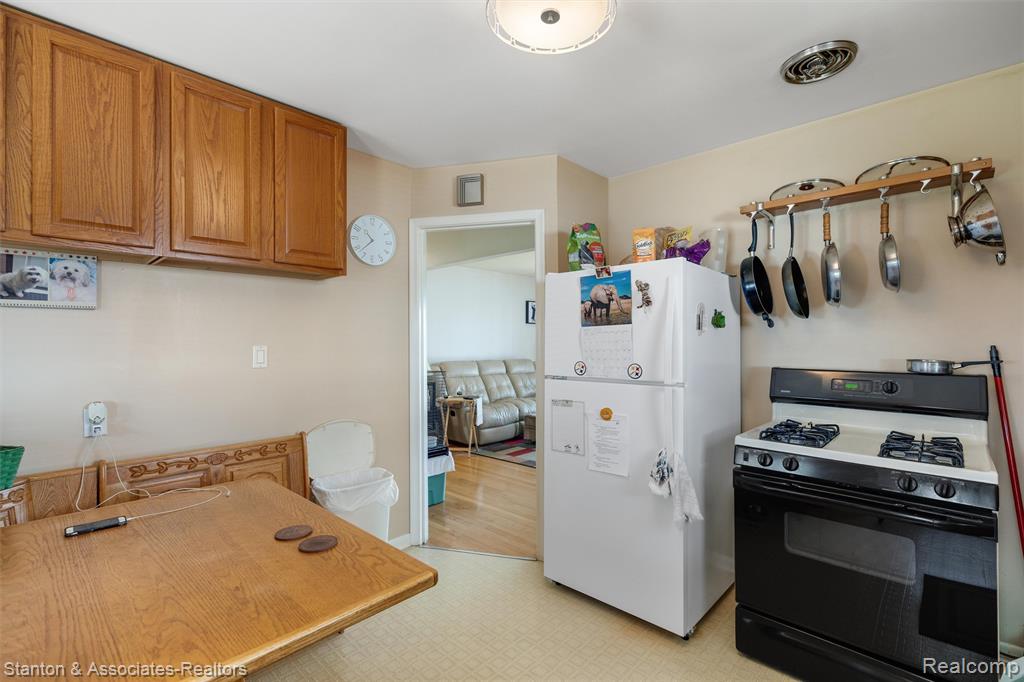 917 E Farnum Avenue, Madison Heights, MI 48071 — Photo 4