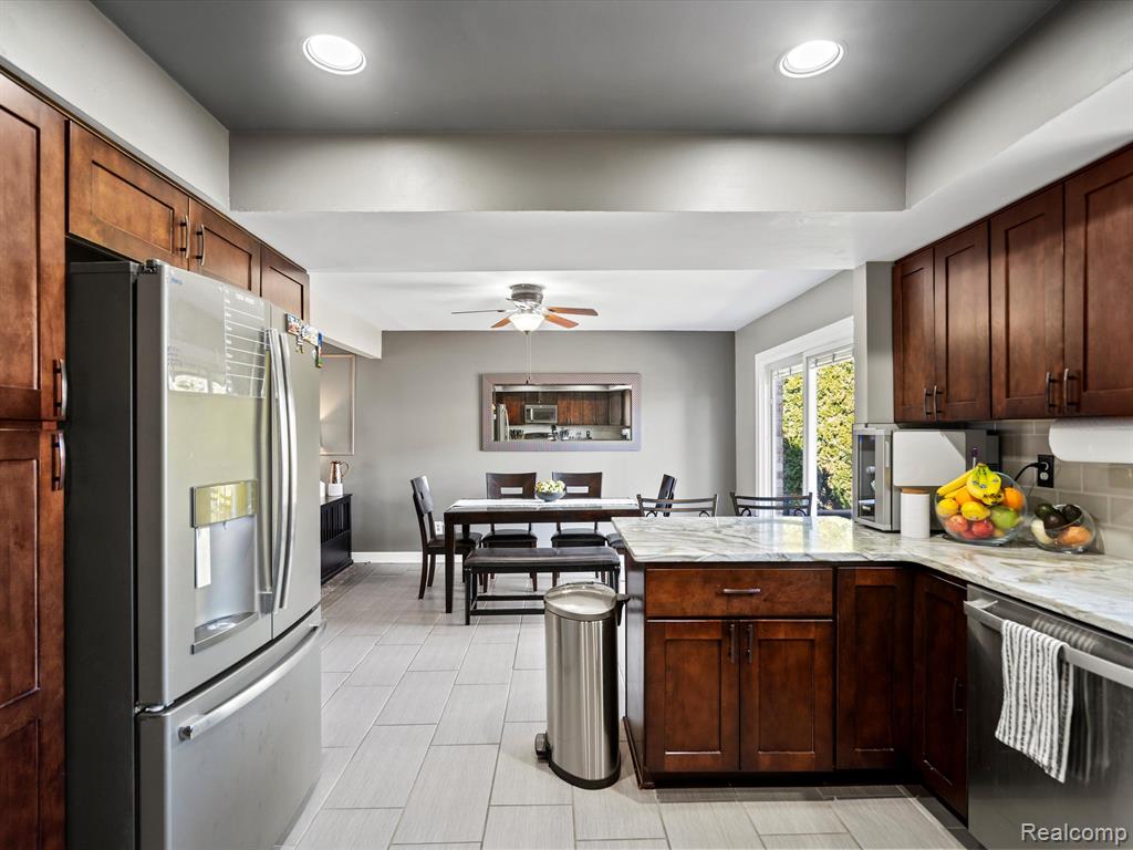 42268 SYCAMORE Drive, Sterling Heights, MI 48313 — Photo 19