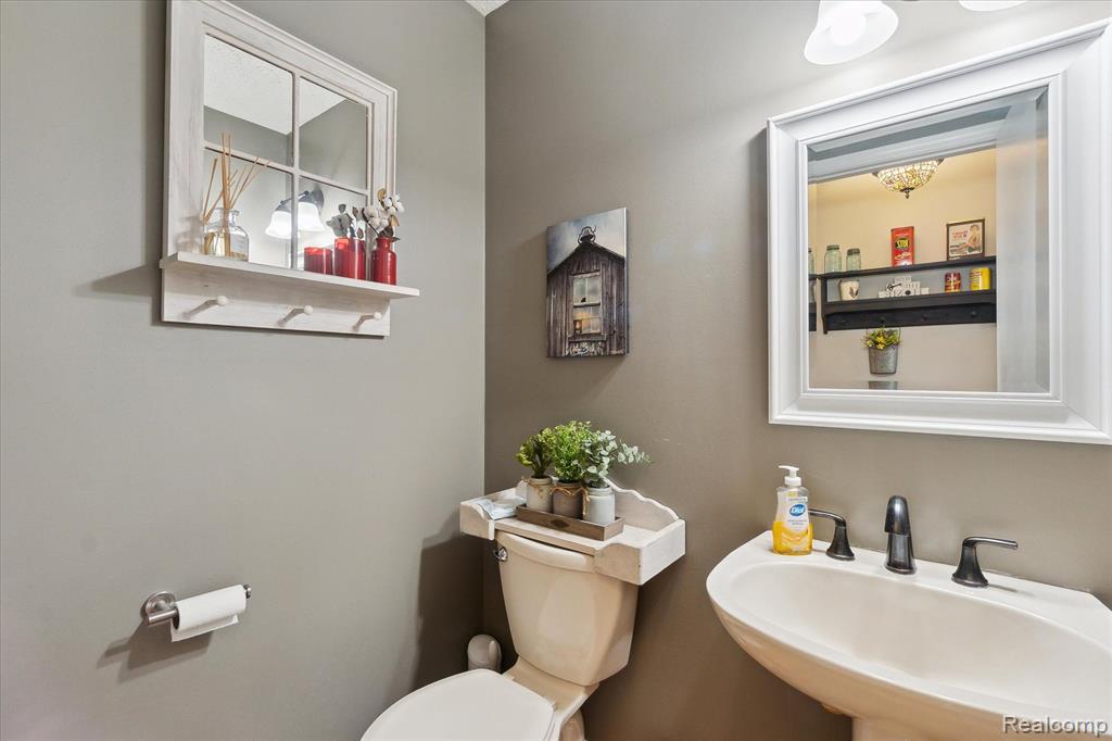7694 THUNDER BAY Drive, Pinckney, MI 48169 — Photo 22