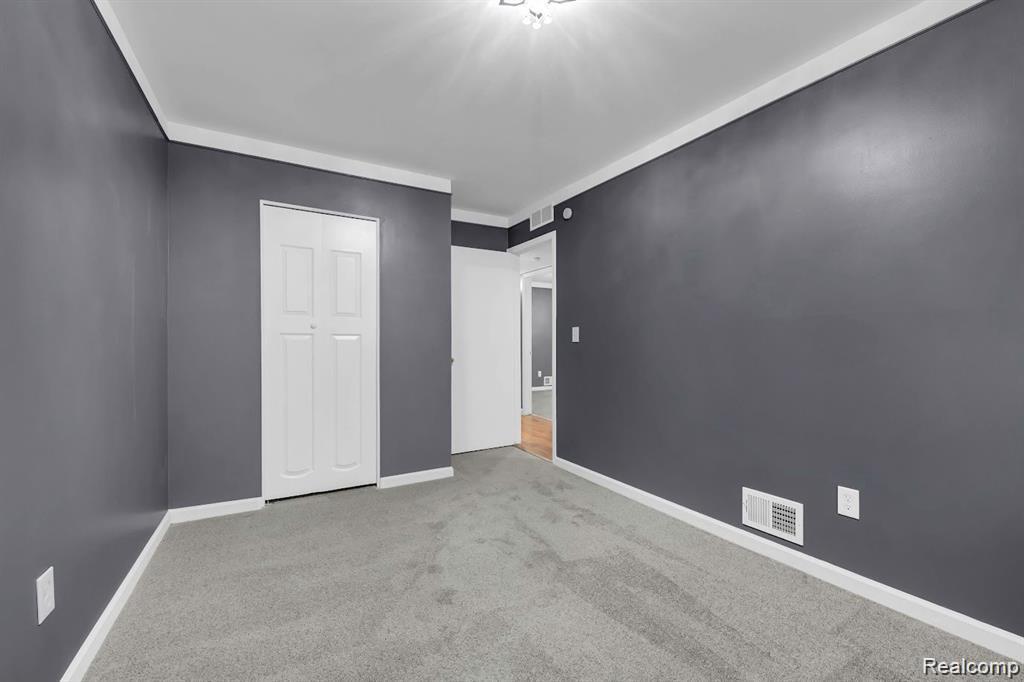 7518 Hazelton Street, Dearborn Heights, MI 48127 — Photo 11