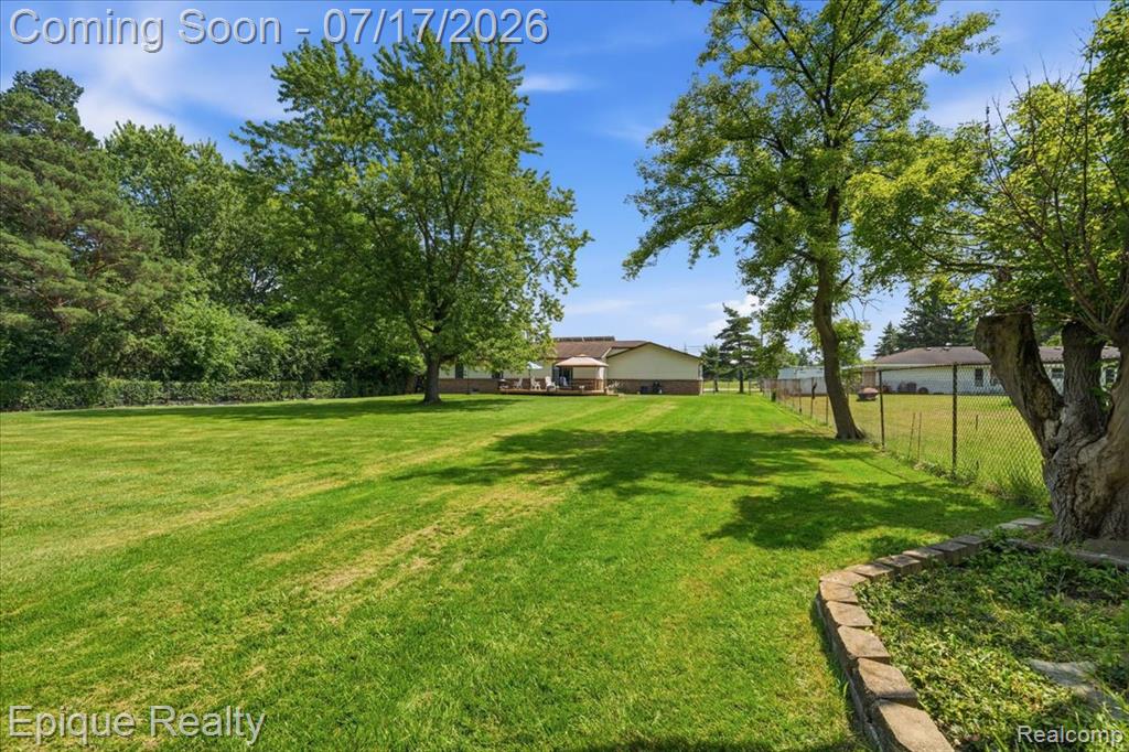 555 E Square Lake Road, Troy, MI 48085 — Photo 38