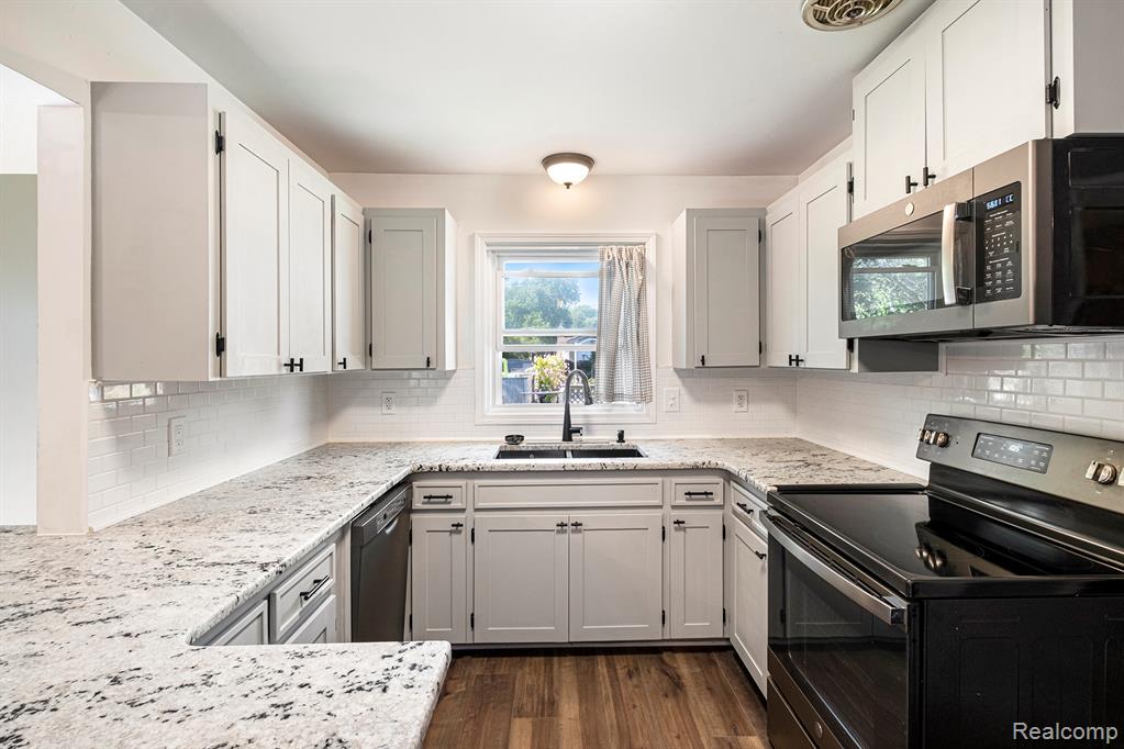 5136 Old Franklin Road, Grand Blanc, MI 48439 — Photo 9