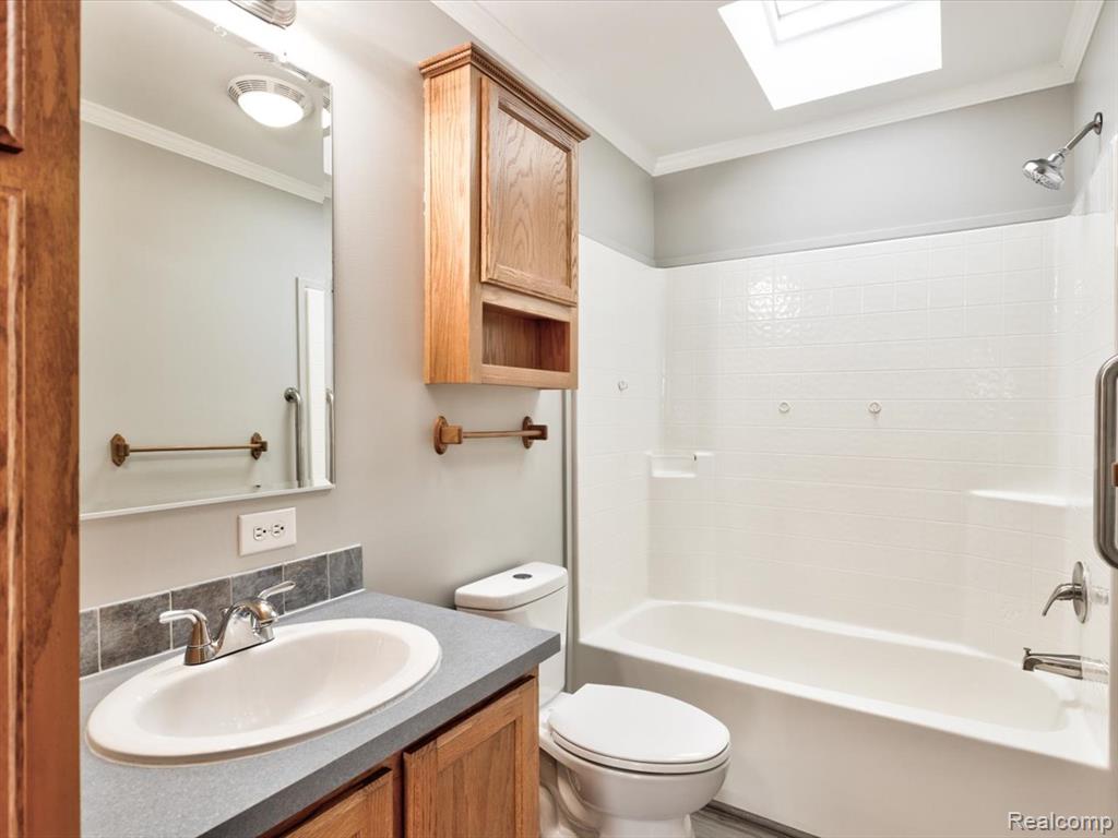 3211 Keewahdin #139 Road, Fort Gratiot, MI 48059 — Photo 23