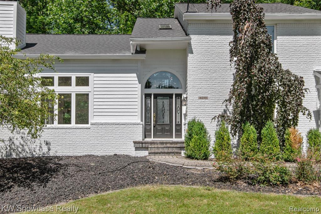 6255 WHISPERING MEADOWS Drive, White Lake, MI 48383 — Photo 14