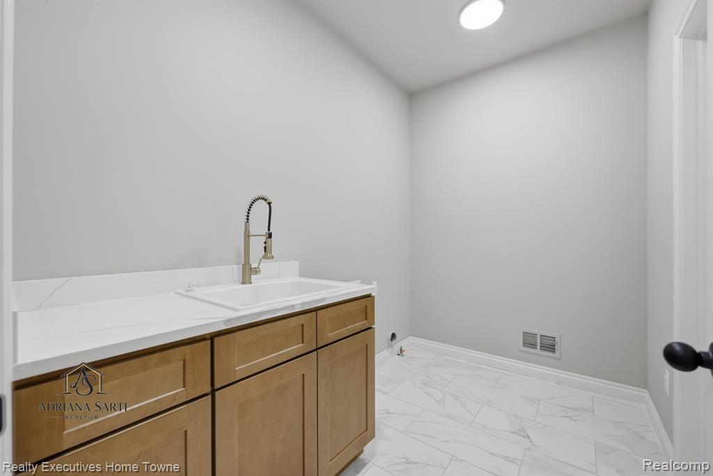 50540 MISTWOOD Drive, Macomb, MI 48042 — Photo 22