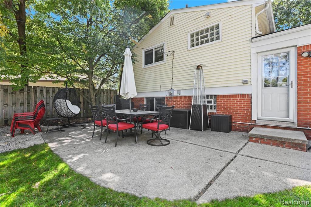 555 Lindsay Drive, Plymouth, MI 48170 — Photo 25