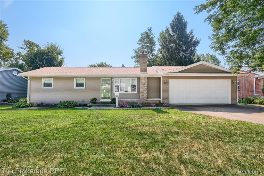 744 W Chelsea Circle, Davison, MI 48423 — front exterior