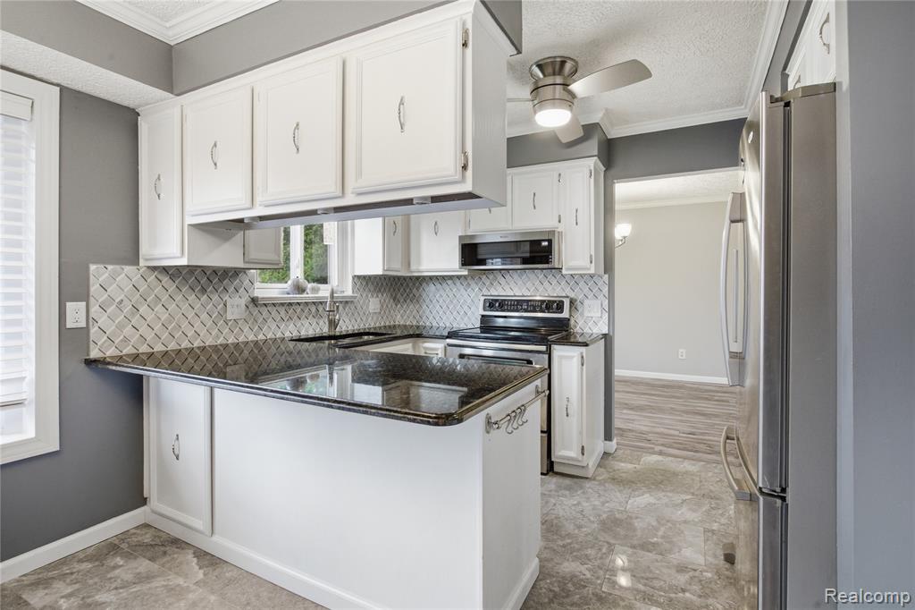 16213 Haverhill Drive, Macomb, MI 48044 — Photo 20