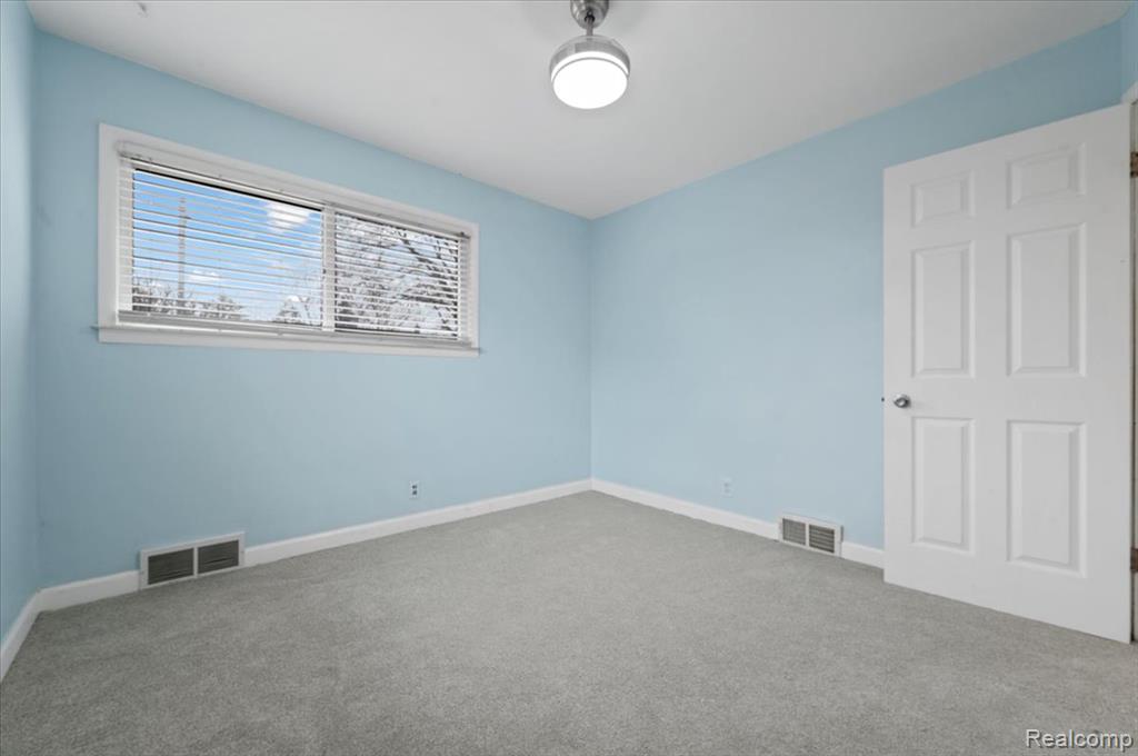 8457 Menge, Center Line, MI 48015 — Photo 11