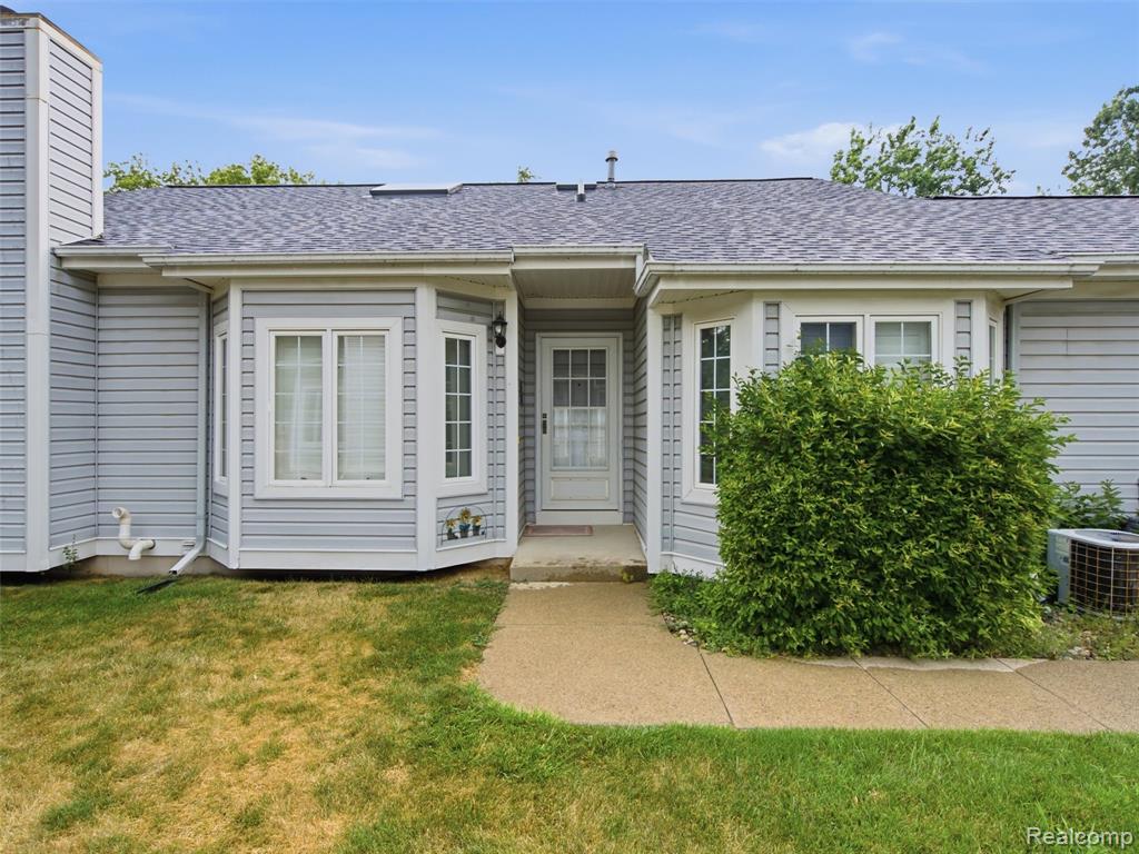 6346 Squire Lake Drive, Flushing, MI 48433 — Photo 17