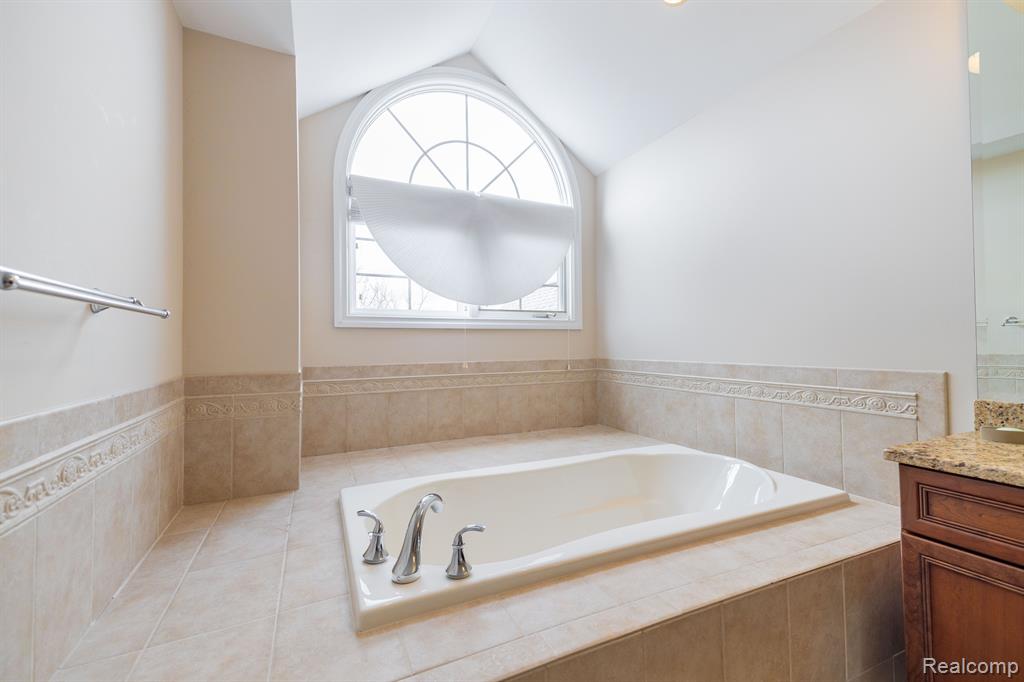 6458 ENCLAVE Drive, Clarkston, MI 48348 — Photo 43