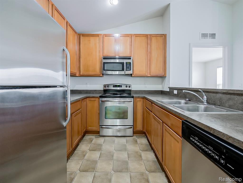 245 WRIGHT Street, Wixom, MI — Photo 8