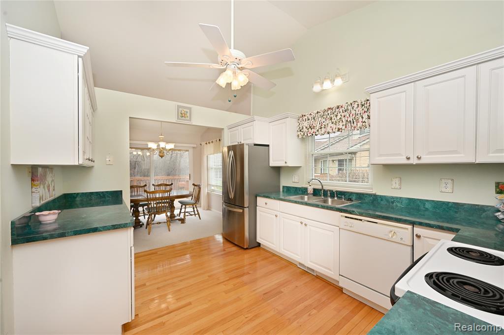 324 Cherry Hill Pointe Drive, 27, Canton, MI 48187 — Photo 14