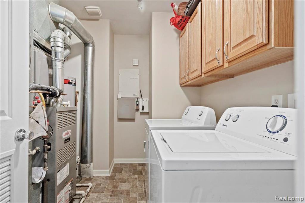 26606 KIRKWAY Circle, Woodhaven, MI 48183 — Photo 17
